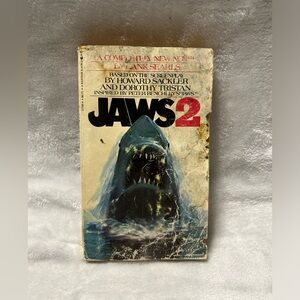 JAWS 2 Novel by Hank Searls 1978 1st Edition paperback book
